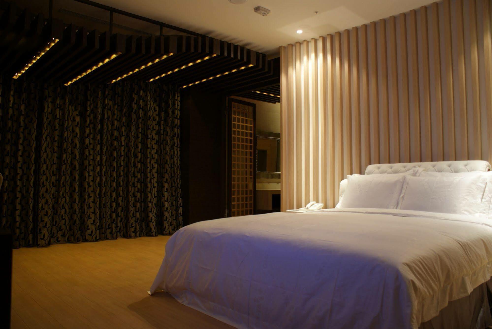 All-Ur Boutique Motel - Taichung Branch Exterior foto